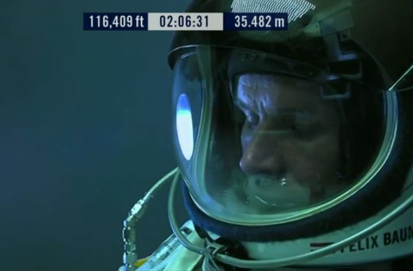 FELIX BAUMGARTNER, în viaţă după SALTUL ISTORIC din STRATOSFERĂ 