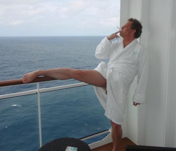 O CUNOSCUTĂ VEDETĂ TV, cu ORGANUL GENITAL la vedere?