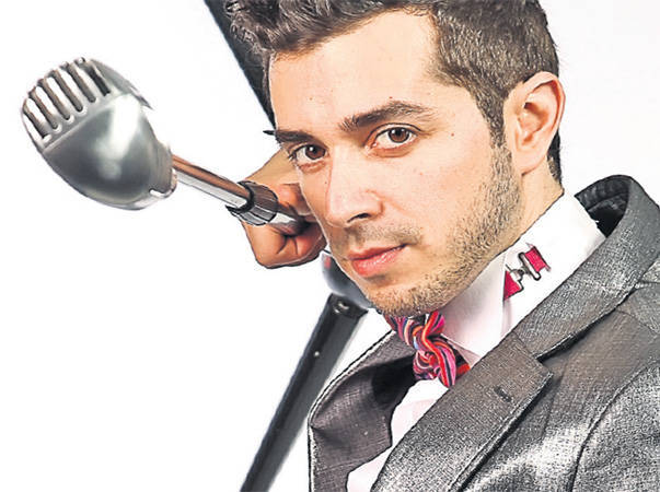 Zâmbărețul ăsta mic a devenit unul dintre cei mai în vogă compozitori! Pont: și acum este fan PAPION! FOTO