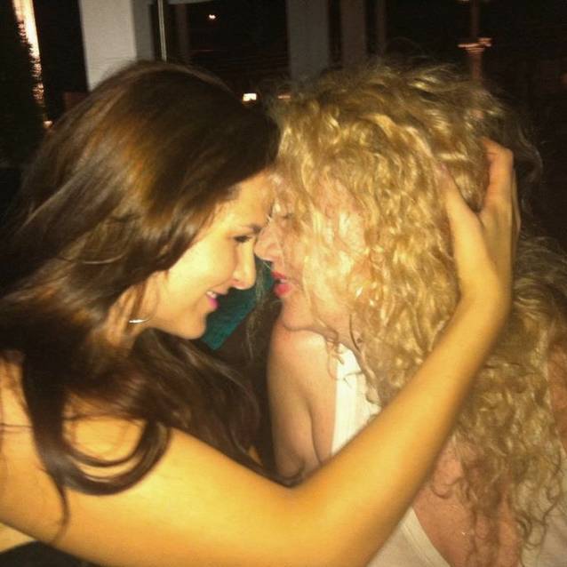 Oana Lis, în IPOSTAZE TANDRE cu o femeie! | FOTO