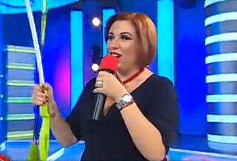 E OFICIAL! OANA ROMAN îi ia locul lui MĂDĂLIN IONESCU. UITE cum s-a îmbrăcat în prima zi de muncă la KANAL D