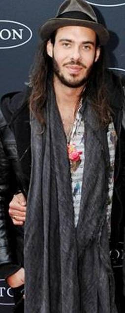 Adina Buzatu, APĂRATĂ DE REPREZENTANȚII BRANDURILOR STRĂINE de LUX! Iată cum o laudă aceștia!