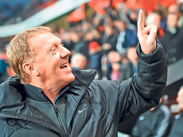 Mutu, luat la mişto! Nici măcar Alex Dupont, antrenorul lui Ajaccio, nu-l crede pe fotbalistul român