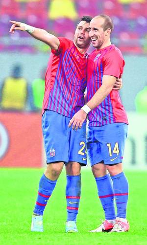 Rusescu (stânga) și Latovlevici s-au bucurat din nou degeaba înaintea ultimului hop