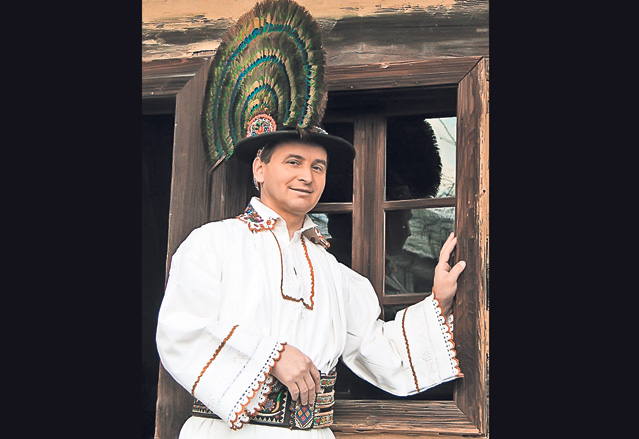 Partidele se bat în cântăreţi. Listele pentru alegerile parlamentare sunt pline de populari, folkişti sau hip-hoperi