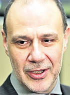 Şefii Băncii Naţionale beau spumante de lux