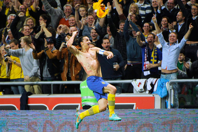 Zlatan Ibrahimovici a dat toate golurile Suediei contra Angliei, scor 4-2, ultimul dintre ele fiind fenomenal Zlatan Ibrahimovici a dat toate golurile Suediei contra Angliei, scor 4-2, ultimul dintre ele fiind fenomenal