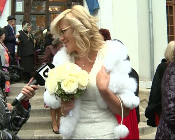 MARE NUNTĂ MARE în POLITICA românească! N-o să-ţi vină să crezi CE ROCHIE a ales MIREASA | FOTO în articol