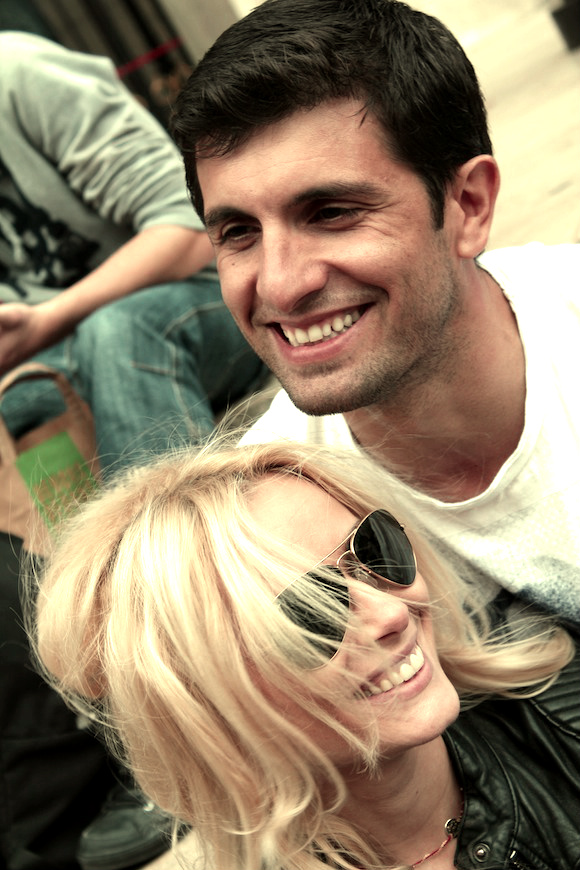 BOMBĂ ÎN SHOWBIZ! Laura Cosoi are un nou iubit. Uite cât de fericită este în brațele lui! FOTO