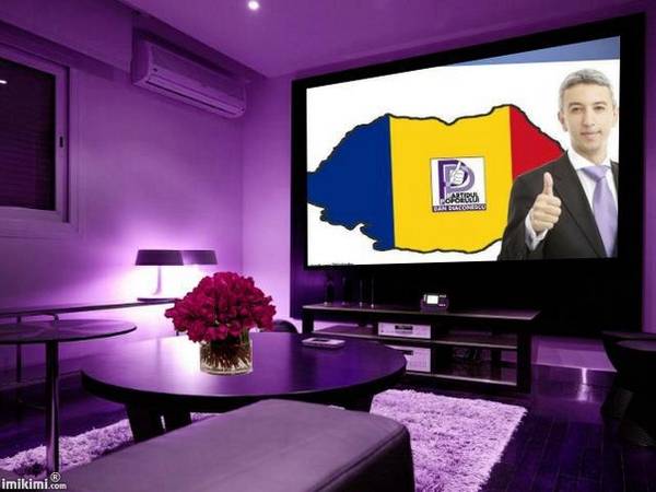 RÂZI de te ŢII CU MÂINILE DE BURTĂ! Cu ce POZE îşi face DAN DIACONESCU campanie pe INTERNET | Galerie uimitoare