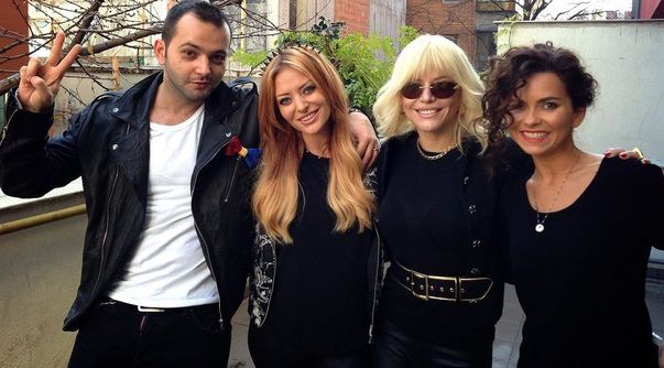 X FACTOR şi VOCEA ROMÂNIEI s-au reunit. FOTOGRAFIA care NU ŢINE CONT DE RIVALITATE!