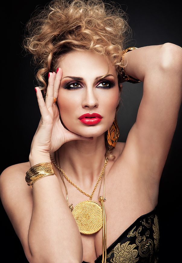 Julia Jianu a renunțat la make-up. Uite cum arată NEMACHIATĂ. Îți place?