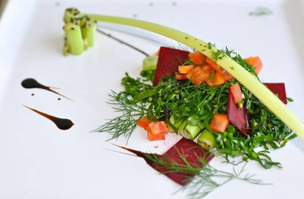 Uite ce MĂNÂNCĂ Olivia Steer pentru a se menține SĂNĂTOASĂ și FRUMOASĂ!