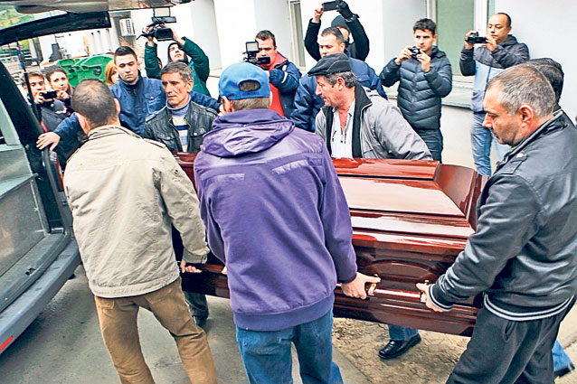 Moartea lui Șerban Ionescu le-a unit | Magda Catone, soţia actorului, şi soacra ei, Florica, au îngropat ieri securea războiului