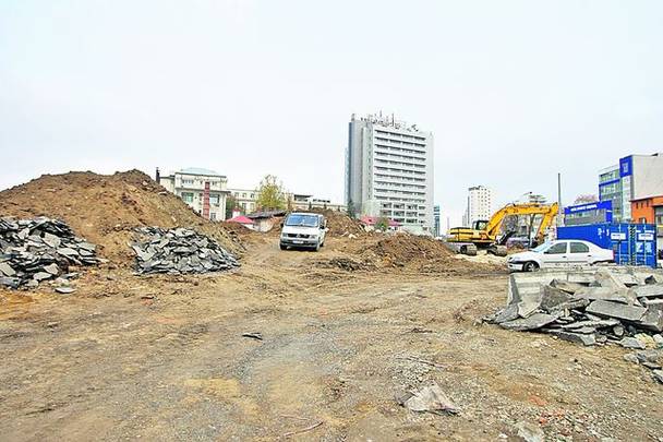 Pe acest loc urmează să fie amenajată viitoarea piațetă