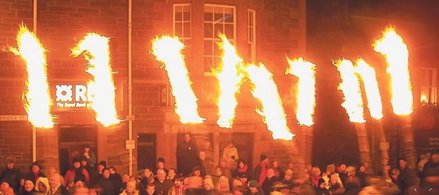 Mădălina și Gerard alungă duhurile rele de Revelion