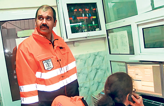 Ei au grijă de noi, de Sărbători! În timp ce majoritatea românilor petrece de Crăciun alături de cei dragi, câţiva oameni se sacrifică pentru a veghea la liniştea lor