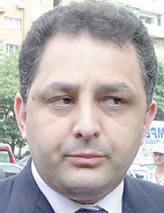 Iubita lui Marian Vanghelie e în pană de bani sau de imaginaţie vestimentară. Oana, ai sărăcit? Nu mai ai cu ce să te îmbraci?