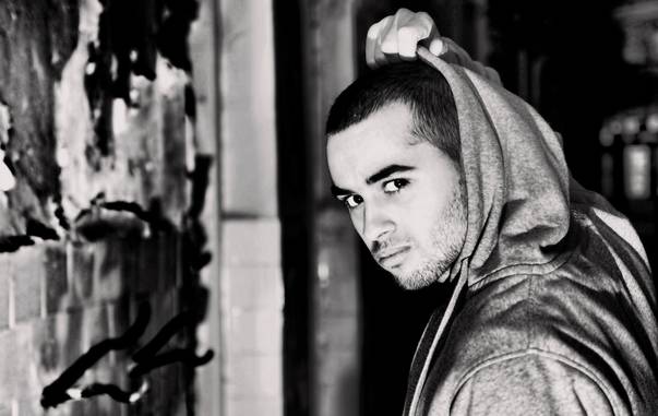 UN CUNOSCUT CÂNTĂREŢ DE LA NOI, internat la URGENŢĂ. Este suspect de meningită