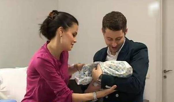 Ele sunt VEDETELE care au devenit MĂMICI în 2012