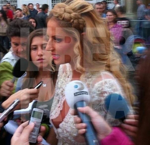 Cu SFÂRCURILE la vedere! Vedete de la noi, SURPRINSE în IPOSTAZE RUȘINOASE | FOTO