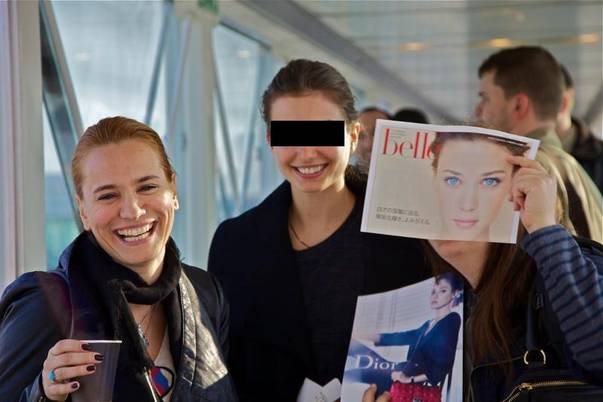 Andreea Esca, fără PIC de MACHIAJ și cu PĂRUL PRINS. Cum ți se pare că arată?