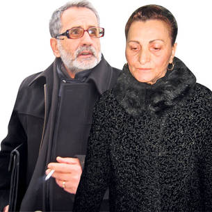 Nu i-au mai împodobit brad la mormânt Mădălinei Manole! Părinţii Mădălinei îşi aşteaptă ginerele, pe Petru Mircea, să se ocupe de amenajarea locului de veci al cântăreţei