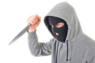 Bandiţii de pe Olteniţei au jefuit banca într-un minut | Indivizii au plecat din sucursală cu aproximativ 41.000 de lei | Ei sunt încă în libertate şi pot fi extrem de periculoşi