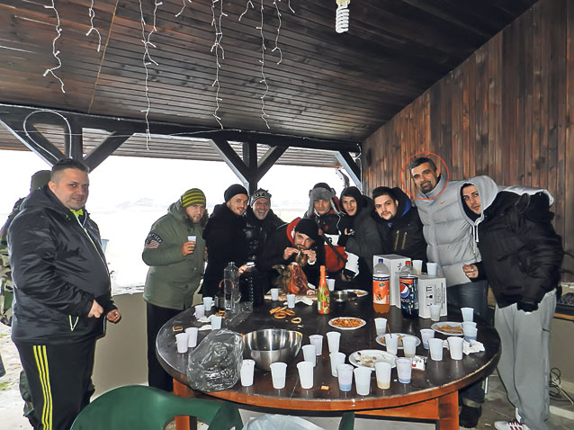 Coregraful CORNEL PĂSAT şi-a încordat muşchii nu pe ringul de dans, ci pentru tovarăşii lui: «M-am chinuit să tai porcul» | FOTO