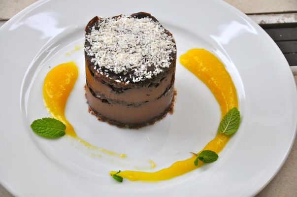 Cu ce l-a dat pe spate Olivia Steer pe Andi Moisescu