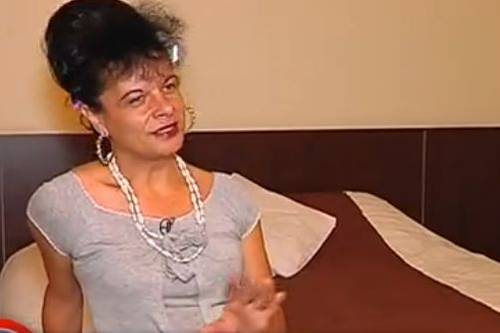 ÎŢI PLACE CUM ARATĂ DE LA SPATE? Stai să o vezi pe ROMÂNCA ACEASTA din faţă. O să RĂMÂI MUT! 