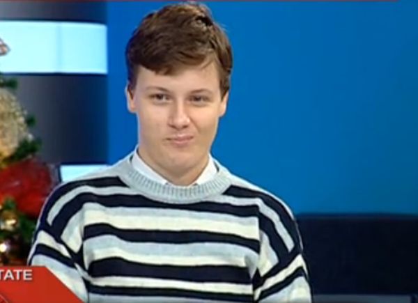 Vi-l amintiţi pe ADRIAN SOBARU, omul care a sărit de la balconul PARLAMENTULUI? E INCREDIBIL ce i s-a întâmplat. Uimitoarea transformare a fiului său AUTIST