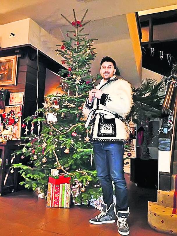 Marica l-a așteptat pe Moș îmbrăcat în cojoc țărănesc