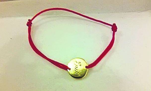 Aceasta e brăţare pe care Moni i-a dăruit-o fiicei sale