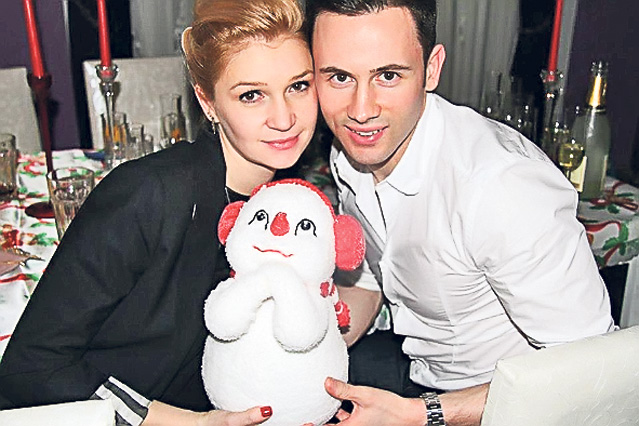 Eliza Samara n-are timp să mănânce!