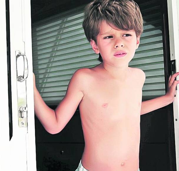Din prima căsătorie, atacantul lui Ajaccio are un băiat, Mario, 9 ani