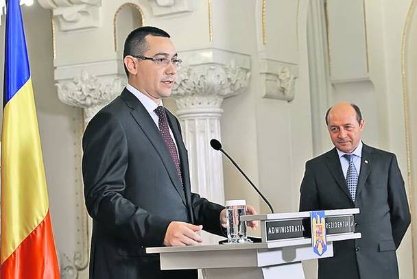 Se pare că premierul Ponta şi preşedintele Băsescu, principalii actori politici, vor continua să negocieze dur şi anul acesta - foto: EPA Se pare că premierul Ponta şi preşedintele Băsescu, principalii actori politici, vor continua să negocieze dur şi anul acesta - foto: EPA