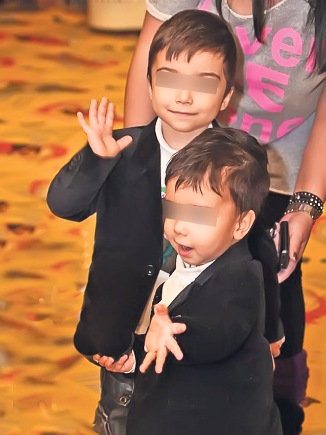 Micuţii Maximus (5 ani) și Eduard (2 ani) vor rămâne la mama lor