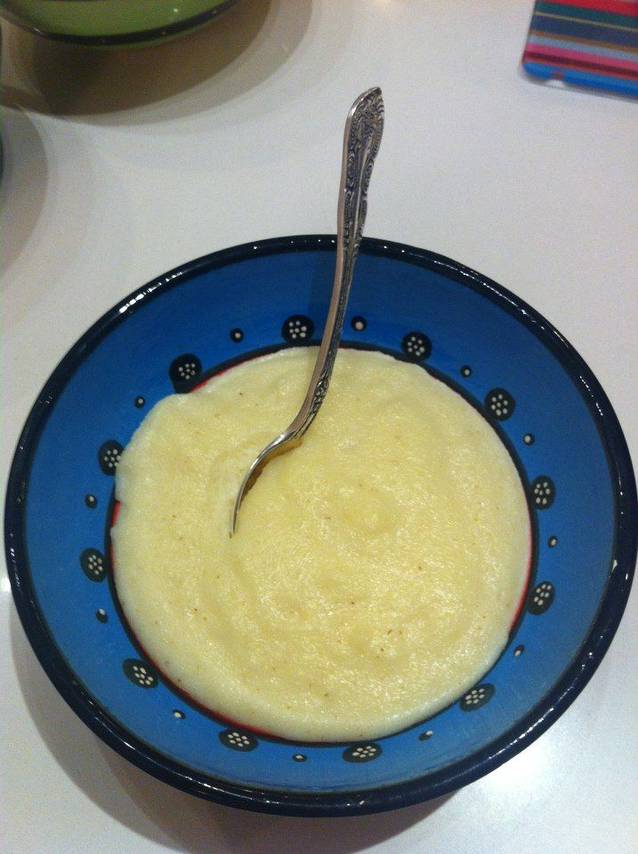 Andreea Esca, răsfățată de mama cu gris cu lapte