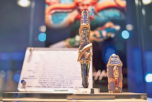 Arabii bogaţi sparg milioane la târgul de lux din Dubai