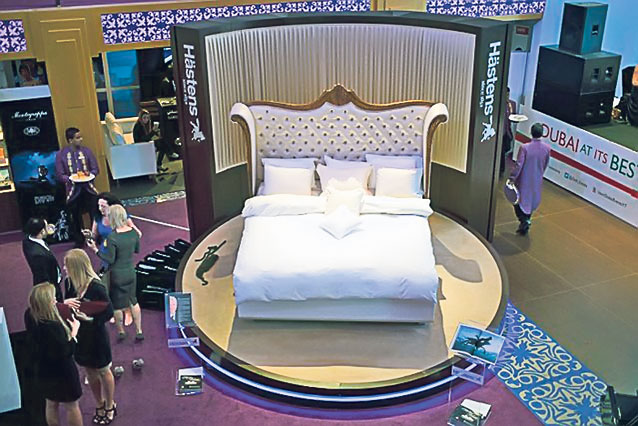 Arabii bogaţi sparg milioane la târgul de lux din Dubai