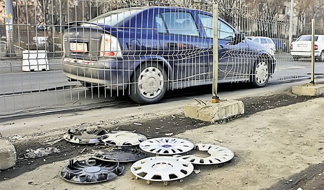 În craterele astea rămâneți fără capacele roților!