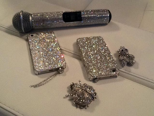 Fițe de vedetă! Uite ce accesorii și-a "tras" Oana Zăvoranu!