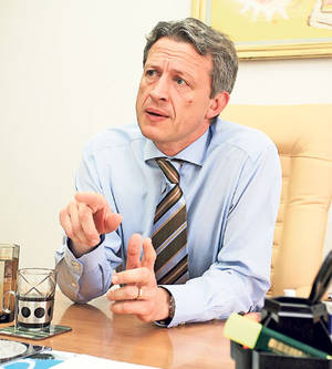 Imre are doar o pereche de patine! | Din lipsa banilor, medaliatul cu argint la 500 de metri short track la FOTE 2013 concurează cu echipamentul cu care se antrenează