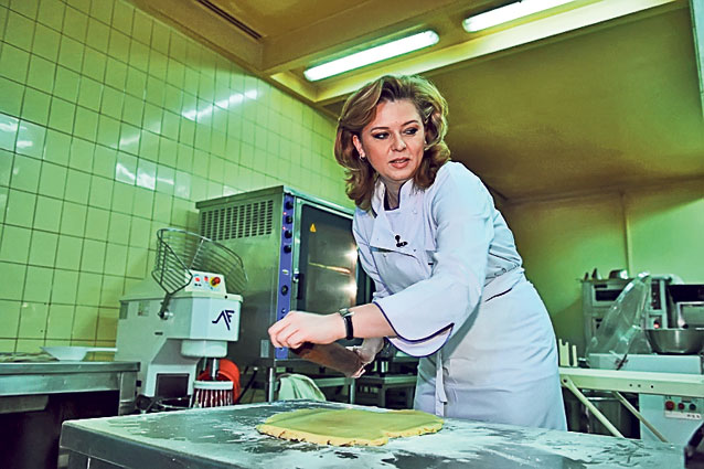 Aşa da femei în politică | Şi frumoase, şi gospodine!