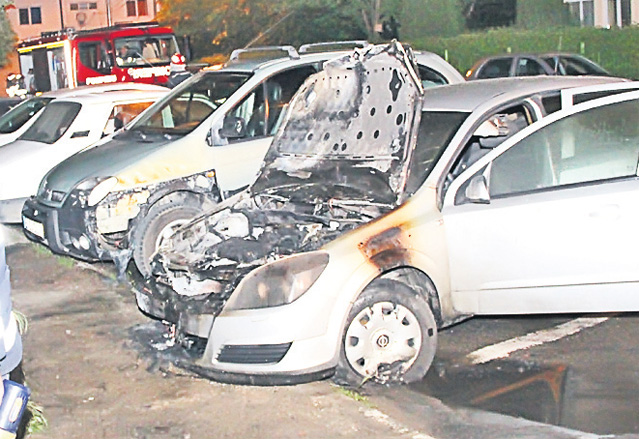 10 maşini incendiate, nici un vinovat! | FOTO