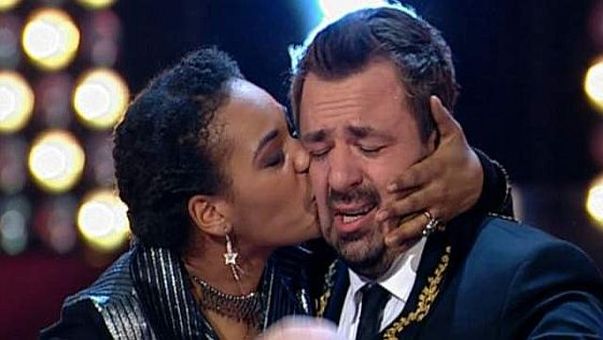 PLÂNGĂCIOȘII din showbiz! Ele sunt VEDETELE care au VĂRSAT LACRIMI la TV, în fața întregii țări 