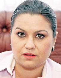 Ce fericit e Minune lângă amantă! EXCLUSIV: fotoreporterii Libertatea l-au surprins pe manelist prin oraş, alături de Oana Stan, femeia pe care o iubeşte de câţiva ani