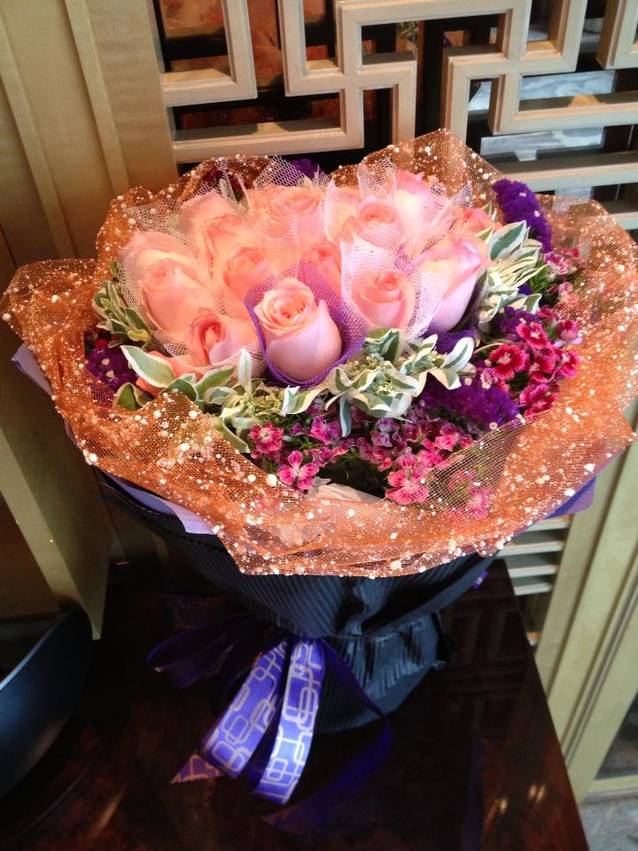 VEZI ce CADOU A PRIMIT MONICA GABOR de la IUBITUL CHINEZ de SFÂNTUL VALENTIN!