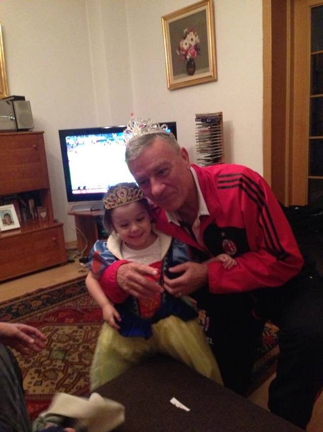 Mircea Sandu a dat în mintea copiilor! Uite-l cu DIADEMĂ de PRINȚESĂ pe CAP! FOTO ÎN ARTICOL